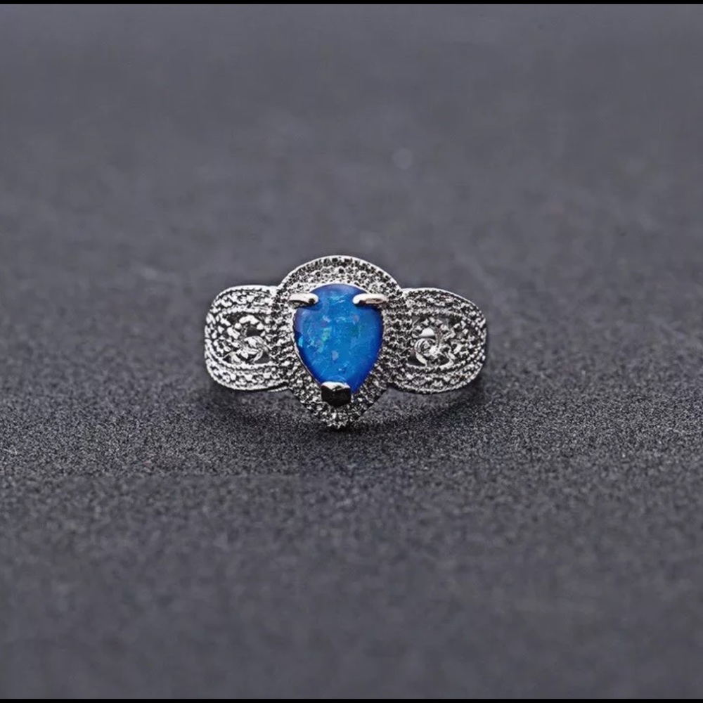 .925 Sterling Silver 3 Carat Labradorite Ring